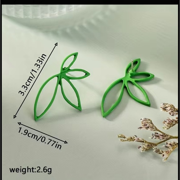 Green Maple Leaf Hollow Stud Earrings - Picture 6 of 6